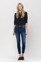 Load image into Gallery viewer, MID RISE RAW HEM CROP SKINNY
