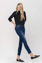 Load image into Gallery viewer, MID RISE RAW HEM CROP SKINNY
