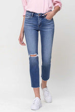 Load image into Gallery viewer, Mid-Rise Straight Crop Jeans
