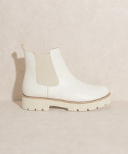 Load image into Gallery viewer, Oasis Society Gianna - Chunky Sole Chelsea Boot
