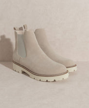 Load image into Gallery viewer, Oasis Society Gianna - Chunky Sole Chelsea Boot
