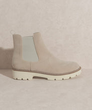 Load image into Gallery viewer, Oasis Society Gianna - Chunky Sole Chelsea Boot
