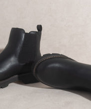 Load image into Gallery viewer, Oasis Society Gianna - Chunky Sole Chelsea Boot
