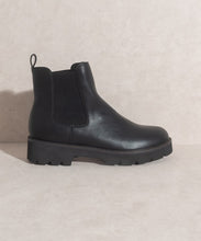 Load image into Gallery viewer, Oasis Society Gianna - Chunky Sole Chelsea Boot
