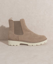 Load image into Gallery viewer, Oasis Society Gianna - Chunky Sole Chelsea Boot
